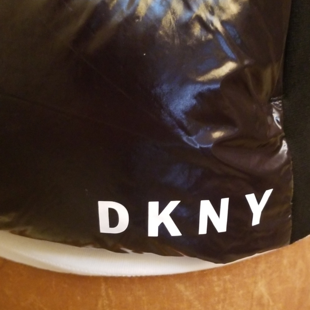 SOLD WOMENS BLACK DKNY PUFFER VEST SIZE S - Picture 6 of 8
